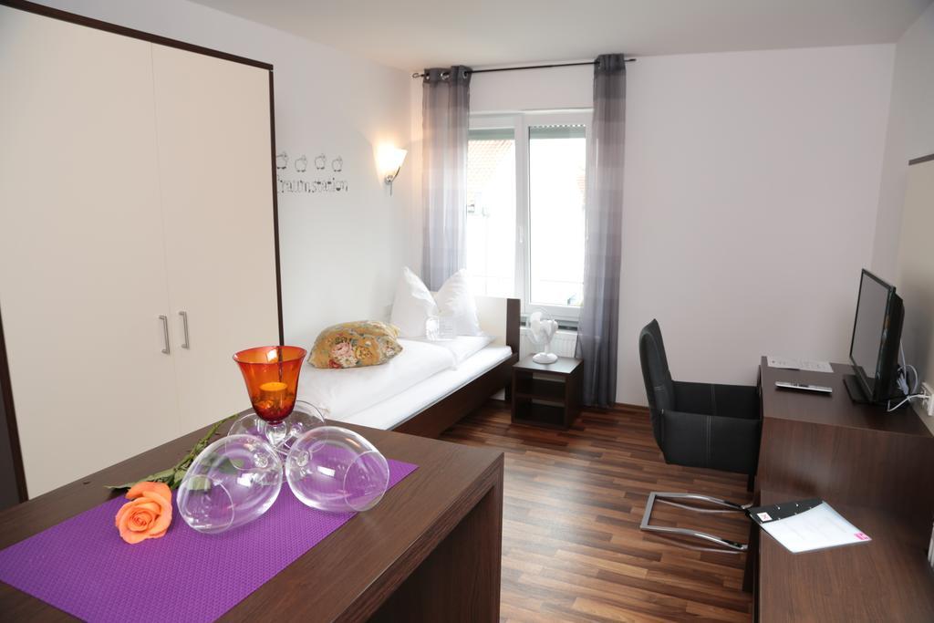 Hotel Am Marktplatz Gangkofen الغرفة الصورة